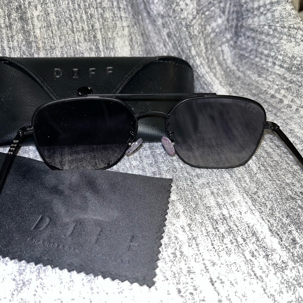 Diff Eyewear Charitable Sunglasses Matte Black Wi… - image 4